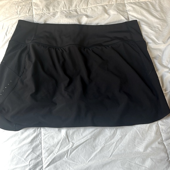 Athleta Women’s Skort Run With It Size Large Black Skirt with Attached Shorts - Picture 1 of 5